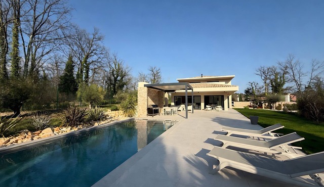 Prestige at “Villa Augusta” Golf & SPA Terre Blanche in Tourrettes