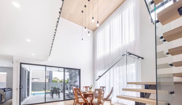 Prestige & Elegance 5BR House w/Pool @Rochedale