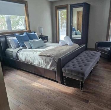 Prestige In Nature Hot tub 15min Ski resort Luxury Master Bedroom Wifi Games & more !
