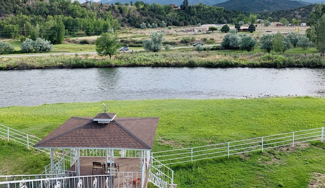 Prestige Mountain View with a relaxing Waterfront at Arkansas River