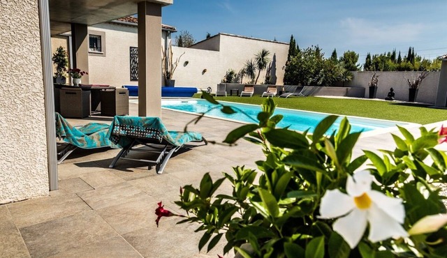 Prestige villa la SERANNE 170 m2, 8 pers, with swimming pool (Occitanie)