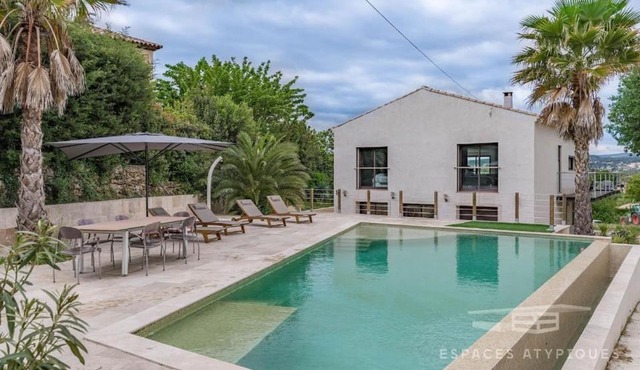 Prestigieuse Villa avec Piscine en plein vignoble à 8 mn du circuit Paul Ricard le castellet et à 5 mn des plages de bandol