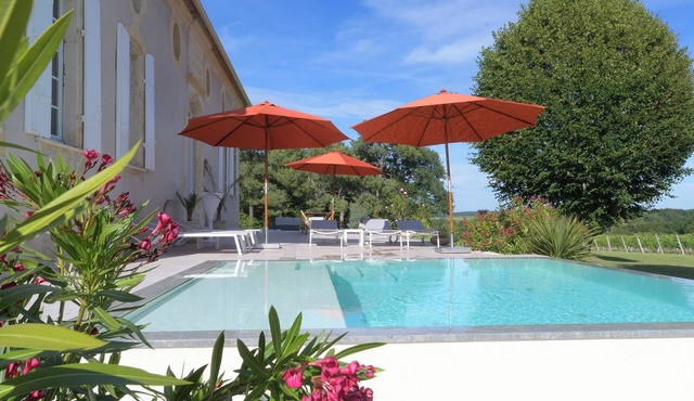 Prestigious 18th Century Master House With Swimming po Surrounded by the Vignard