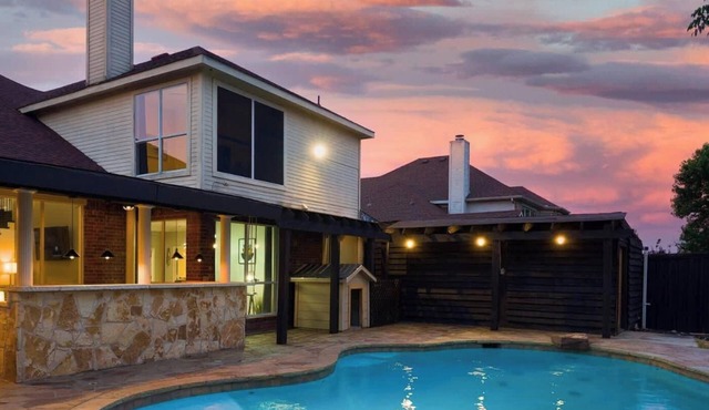 Prestigious 5BR/3.5B Home with Pool, Sauna, Game Room & Bar