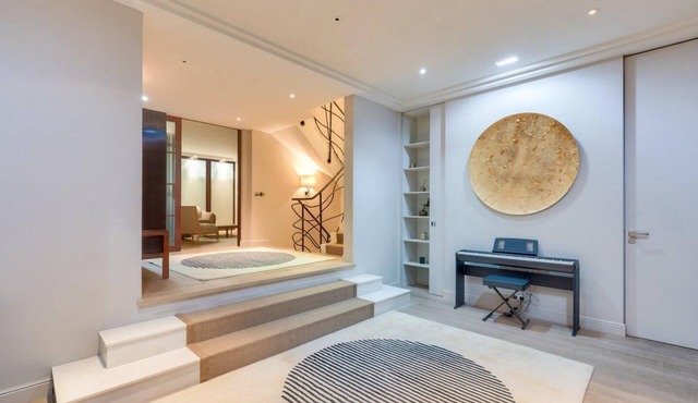 Prestigious 5BR Avenue Foch Home - Arc de Triomphe