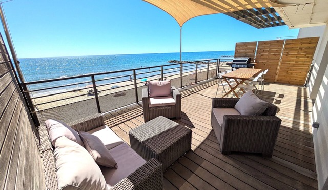 Prestigious beachfront property - Immersive view terrace - WIFI - Parking