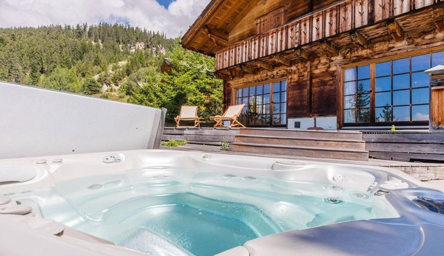 Prestigious chalet at the start of all hikes and access to Crans Montana