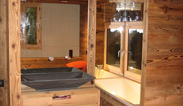 Prestigious chalet with all mod cons for 6- 8 persons, 5 min from slopes