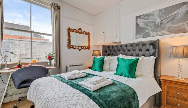 Prestigious Mansion- Westminster 1Bedroom Apartment