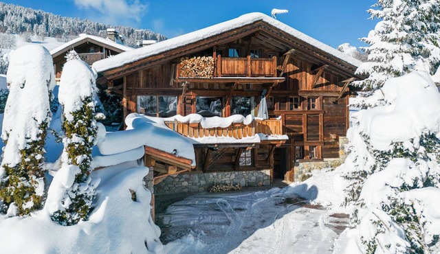 Prestigious old wooden chalet