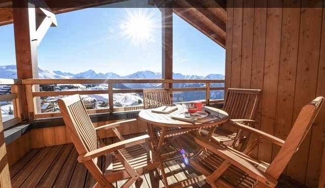 Prestigious ski-in/ski-out apartment with panoramic view