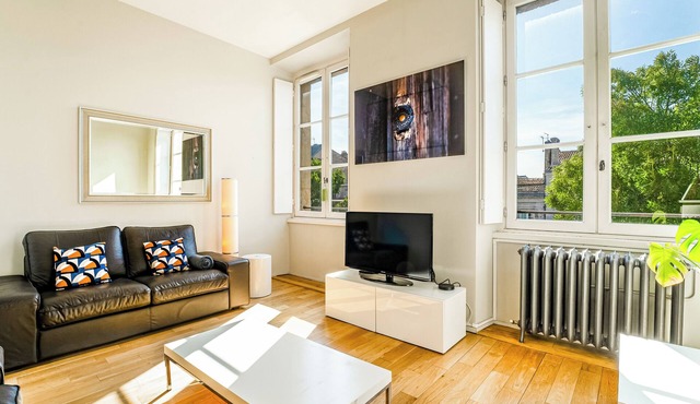 Prestigious T3 apartment near the Jardin Public in Bordeaux