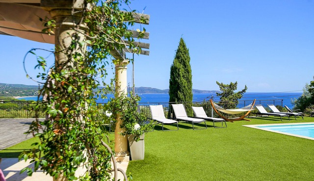 Prestigious villa GOLFE DE ST TROPEZ, swimming pool at 29° all year round, 180° view