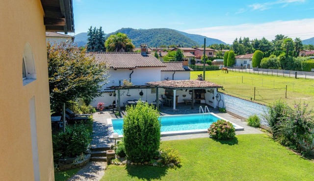 Prestigious villa with swimming pool in Magliaso (La Pergola)
