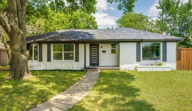 Preston Hollow Home + Garage Apt/Large Yard