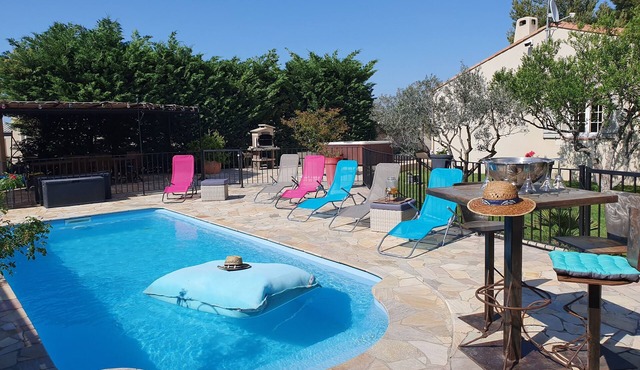 Pretty villa with swimming pool + T2 for 11 people 10 minutes from the sea!