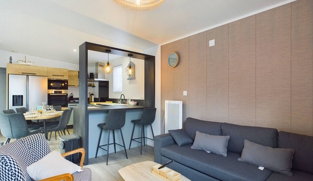 Pretty chalet for 6, heated swimming pool all year