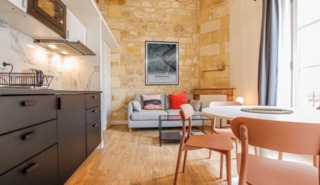 Pretty 2 bedroom duplex apartment full of charm