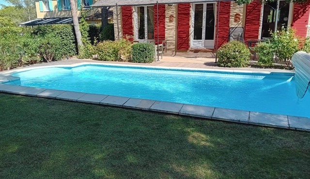 Pretty 3 bedroom Provencal house in the Pont Royal Estate