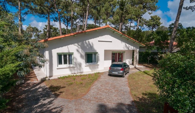 Pretty 3 stars villa, on wooded land near the beach and the lake