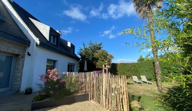 Pretty and spacious house * 3 bedrooms * 2 to 6 vacationers * Enclosed garden