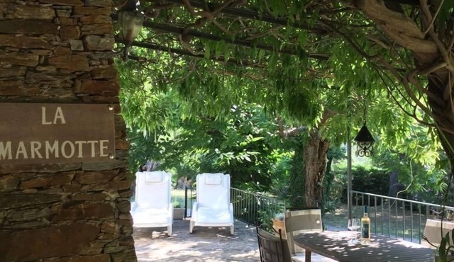 Pretty apartment with pool in stunning stone house in large quiet garden