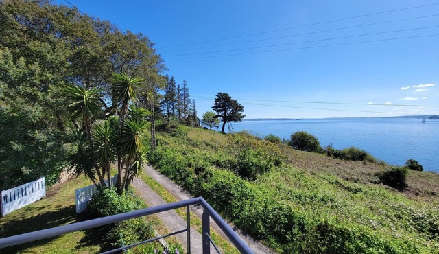 Pretty Breton Villa, Spectacular Sea Views, 2 minute walk from beach