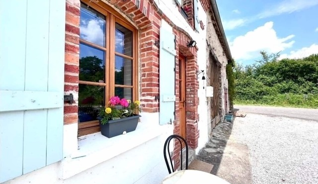 Pretty Cottage in a Rural Village!