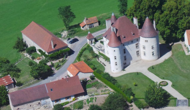 Pretty charming house, quiet, in the countryside. but 5 minutes from Vichy