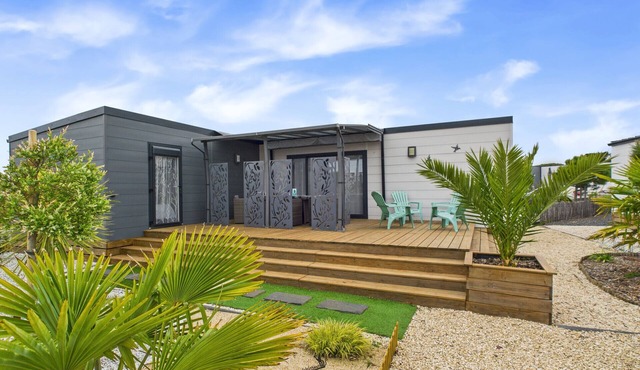 Pretty Chalet for 6- Estate with swimming pool