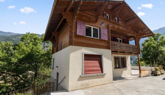 Pretty chalet-style studio