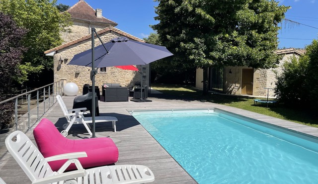 Pretty character house with swimming pool in Entre deux Mers (min. 5 nights)