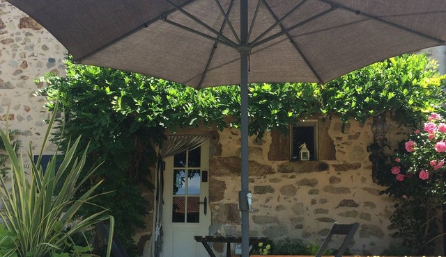 Pretty characterful cottage with large garden in the heart of the countryside.