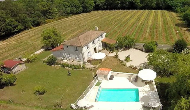 Pretty Charentaise villa with enclosed garden, private heated pool, sleeps 8 + 2