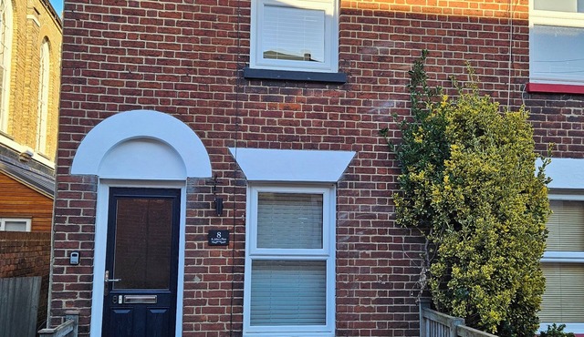 Pretty City Centre Cottage