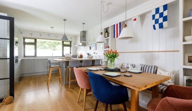 Pretty Coastal Home in Bosham, Close to Water
