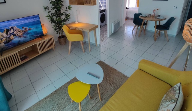 Pretty cocoon * directly south - private parking - close village and beaches