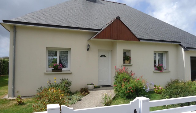 Pretty Contemporary Single Storey House 300 Meters From The Beach