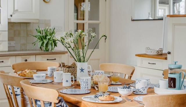 Pretty Converted Stable Block. Village Centre, close to Lost Gardens of Heligan