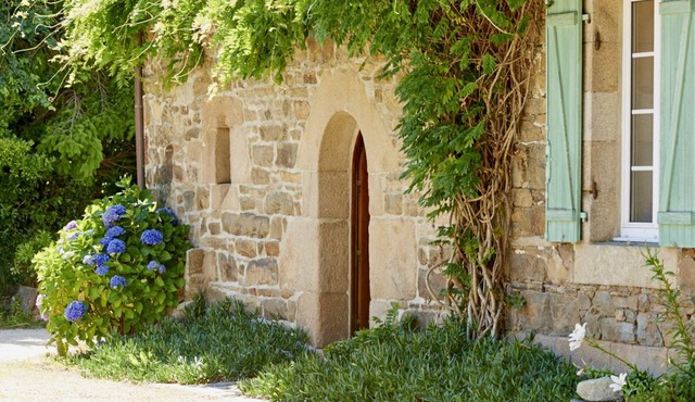 pretty cottage full of charm and nostalgia in Brittany