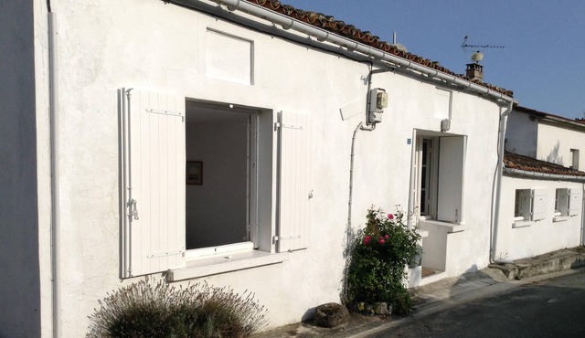Pretty cottage close to the estuary