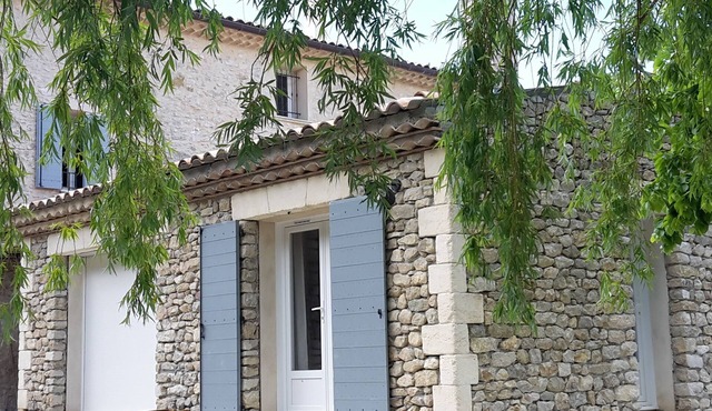 Pretty cottage in the countryside in a mas in Provence