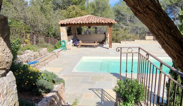 Pretty cottage in the heart of Provence