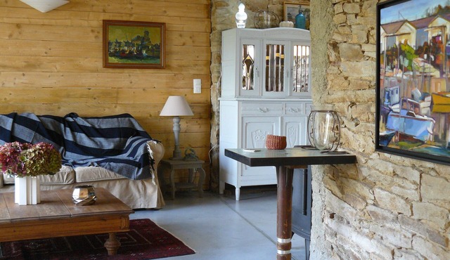 Pretty cottage with Wifi by the sea