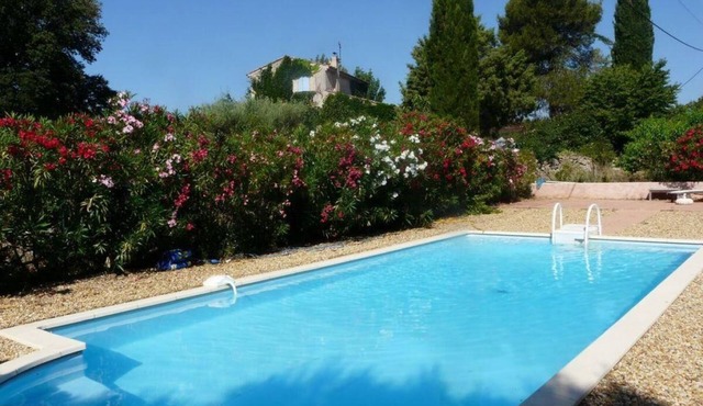 PRETTY COUNTRY HOUSE IN PROVENCE NEAR BRAD & GEORGE!