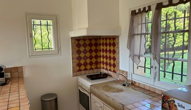 PRETTY COUNTRY COTTAGE IN MAGNIFICENT OLIVE GROVE