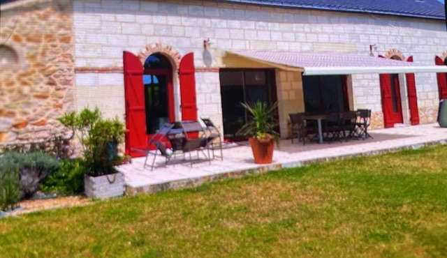 Pretty country house in tuffeau stone, 110m² on the ground floor