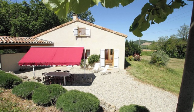 Pretty country gîte for 2-5 people, close to the Drôme and Ardèche mountains