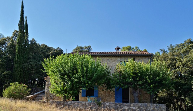 Pretty country house, shaded terrace, river nearby