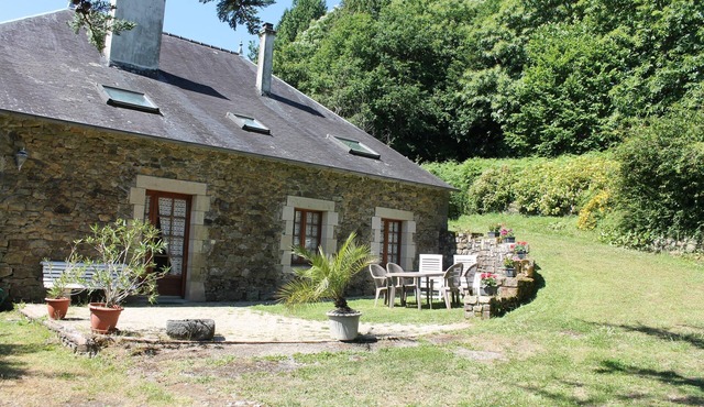 Pretty country house near sea and departure from CROZON peninsula to FAOU